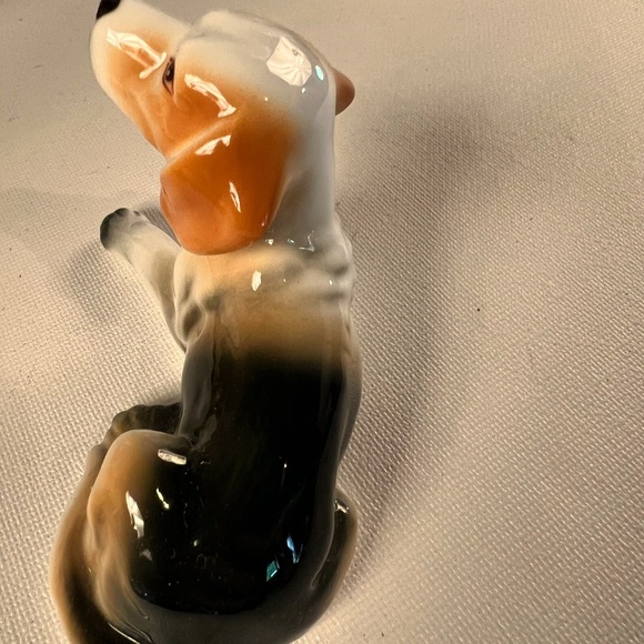 Giftcraft bone china beagle figurine. - Picture 3 of 3